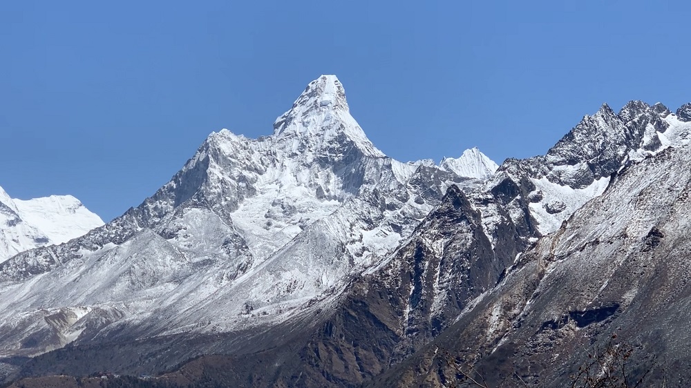  Ama Dablam, en la cordillera del Himalaya, considerada la montaña más bella del mundo.