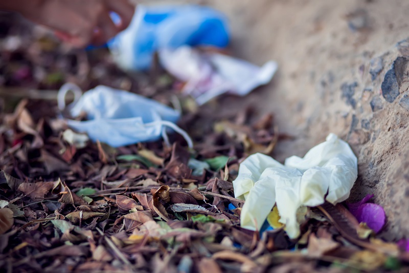 El programa incluye formación sobre cómo desechar mascarillas y guantes utilizados para prevenir contagios de coronavirus.