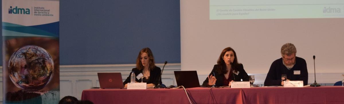 Carlota Ruiz Bautista, Ana Barreira y Juan López de Uralde, en la presentación del informe.