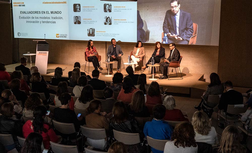 Mesa redonda sobre la evolución de los modelos de evaluación en otros países.