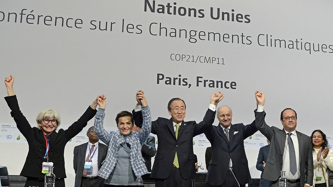 Foto final de los mandatarios, tras alcanzar el Acuerdo de París, del que se cumplen cinco años.