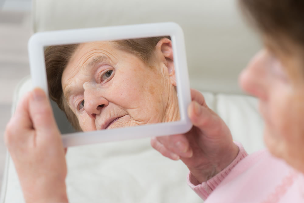 El Alzheimer recae en alguien que aún no ha cumplido los 65 años.