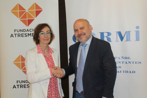 Carmen Bieger, directora de la Fundación Atresmedia, y Luis Cayo Pérez, presidente del Cermi.