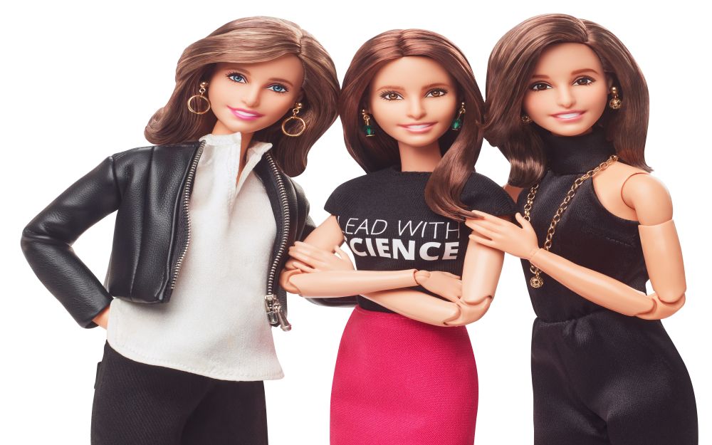 Barbie celebra el Día Internacional de la Mujer homenajeando a más de media docena de mujeres líderes en carreras STEM .