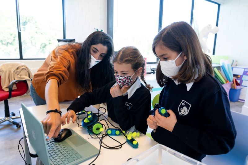 El proyecto de bMaker fomenta las vocaciones STEAM entre las niñas.