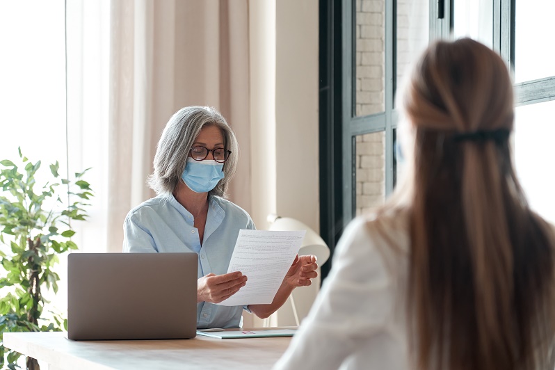 La contratación de mujeres se desploma un 29% por el coronavirus