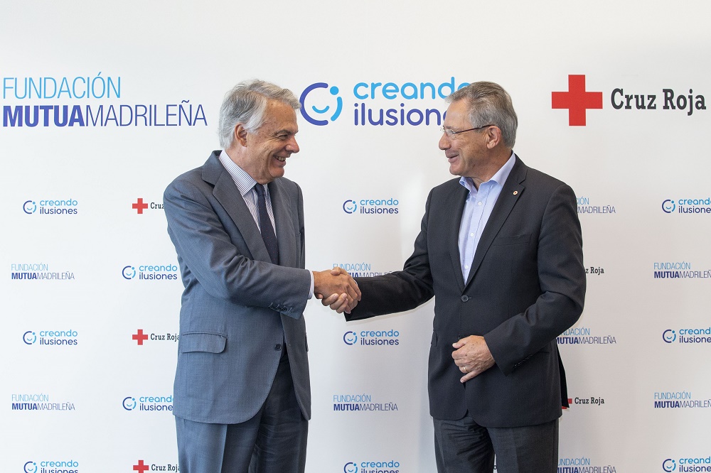 Ignacio Garralda presidente de Fundación Mutua (izda.) y Javier Senent presidente Cruz Roja (dcha.)