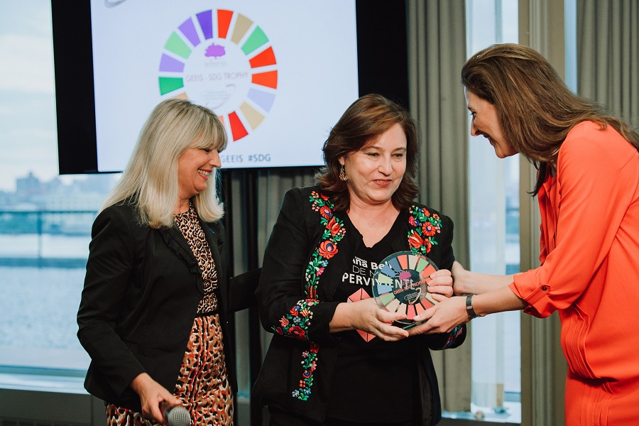 Ana Bella recoge el premio en Nueva York.