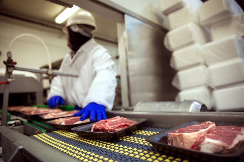 La industria cárnica es una de las que más recursos hídricos consume.