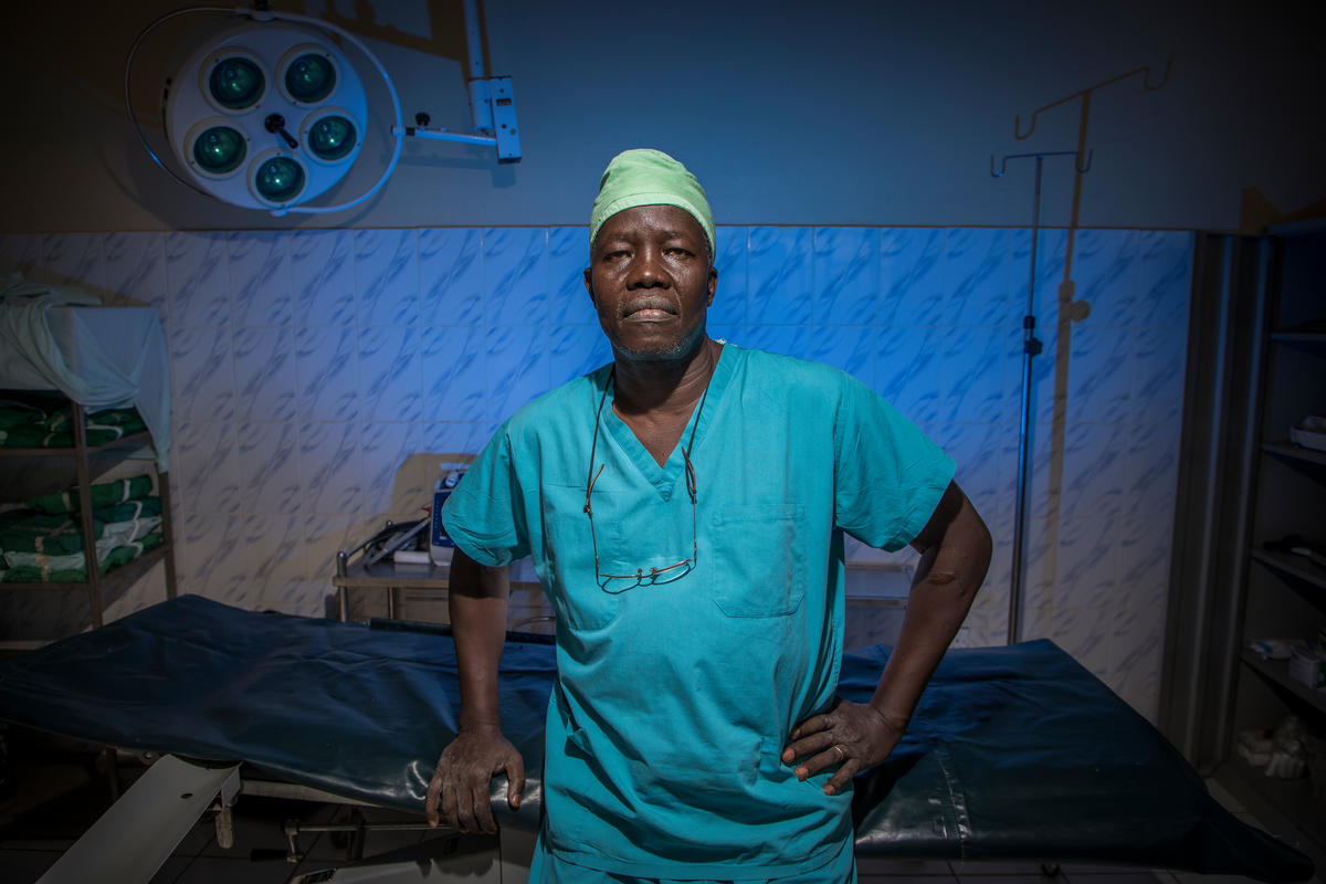 El Dr. Evan Atar Adaha, cirujano de Sudán del Sur.