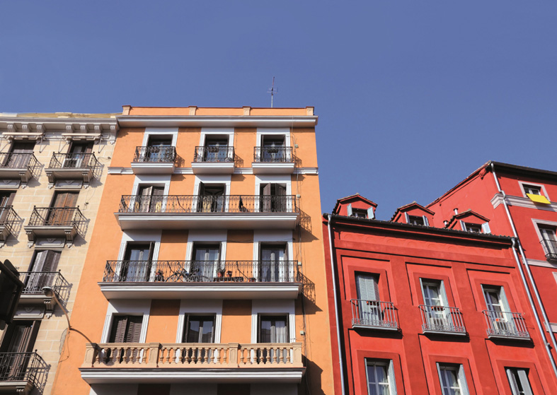 La mayoría de españoles prefiere vivir en comunidades de vecinos.