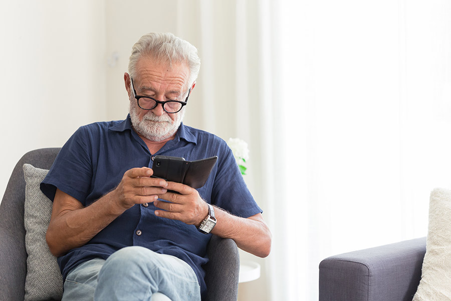El 40,5% de las personas mayores asegura que nunca ha accedido a internet.