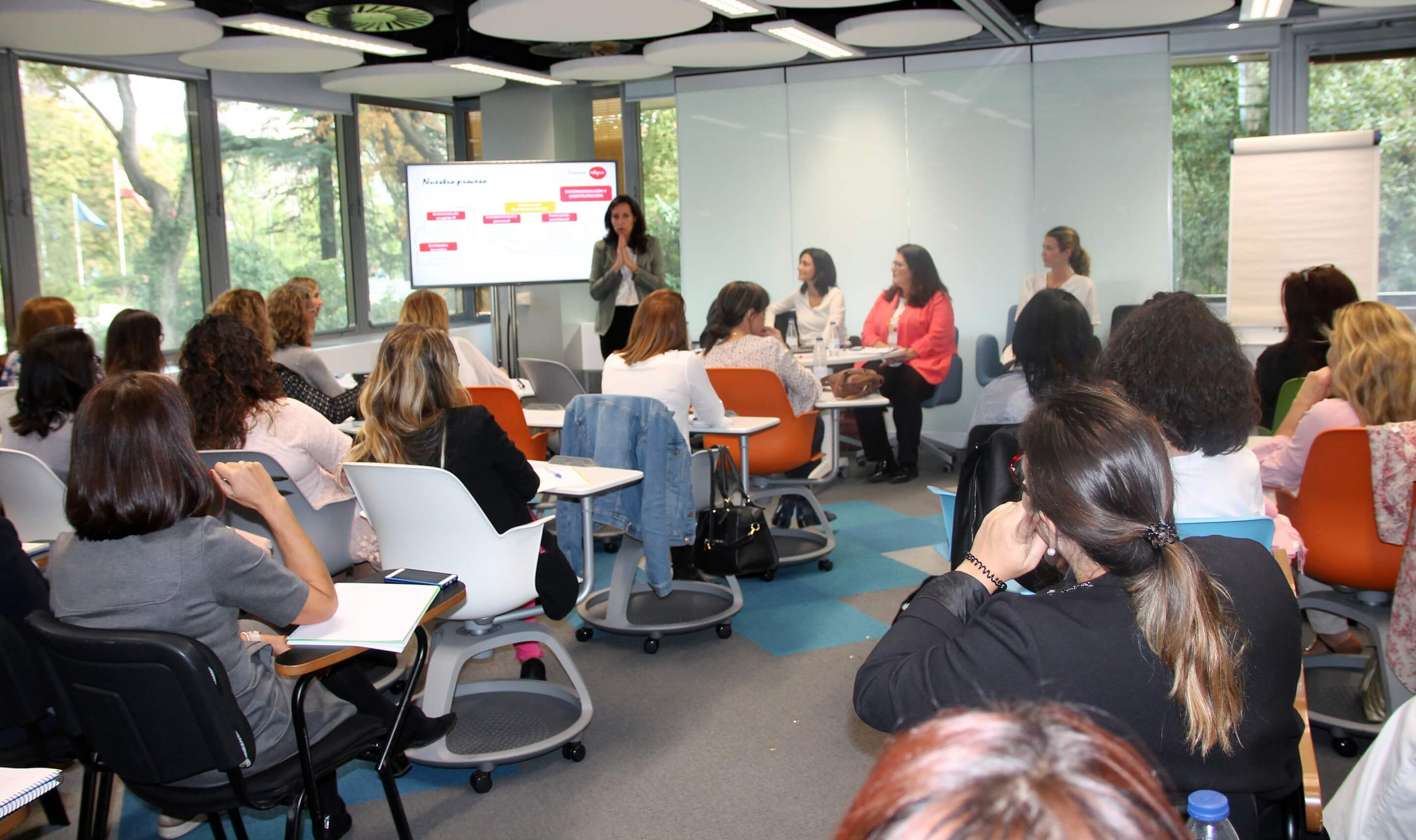 jornada de sensibilización y formación que Fundación Integra impartió a las empleadas de Mutua Madrileña.