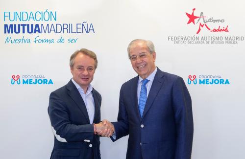 Lorenzo Cooklin, director general de Fundación Mutua Madrileña ( a la izquierda) y Manuel Nevado, presidente de Federación Autismo Madrid.