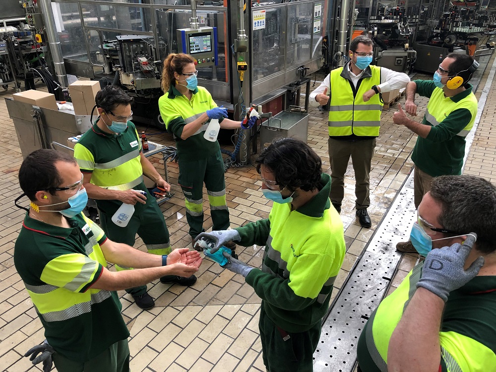 Empleados de Heineken en la fábrica de Madrid.