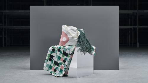 Mantel y bolsa de la colección ‘Musselblomma’ de Ikea.