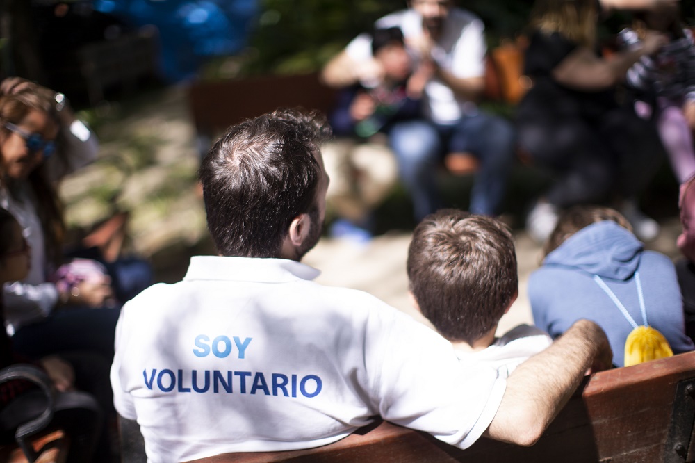 Un voluntario de la Fundación Mutua Madrileña.