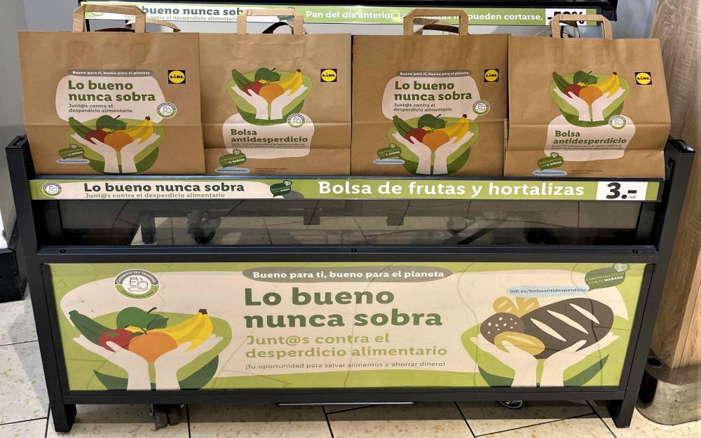Se trata de un pack que contiene frutas y verduras que no cumplen con los estándares estéticos convencionales.