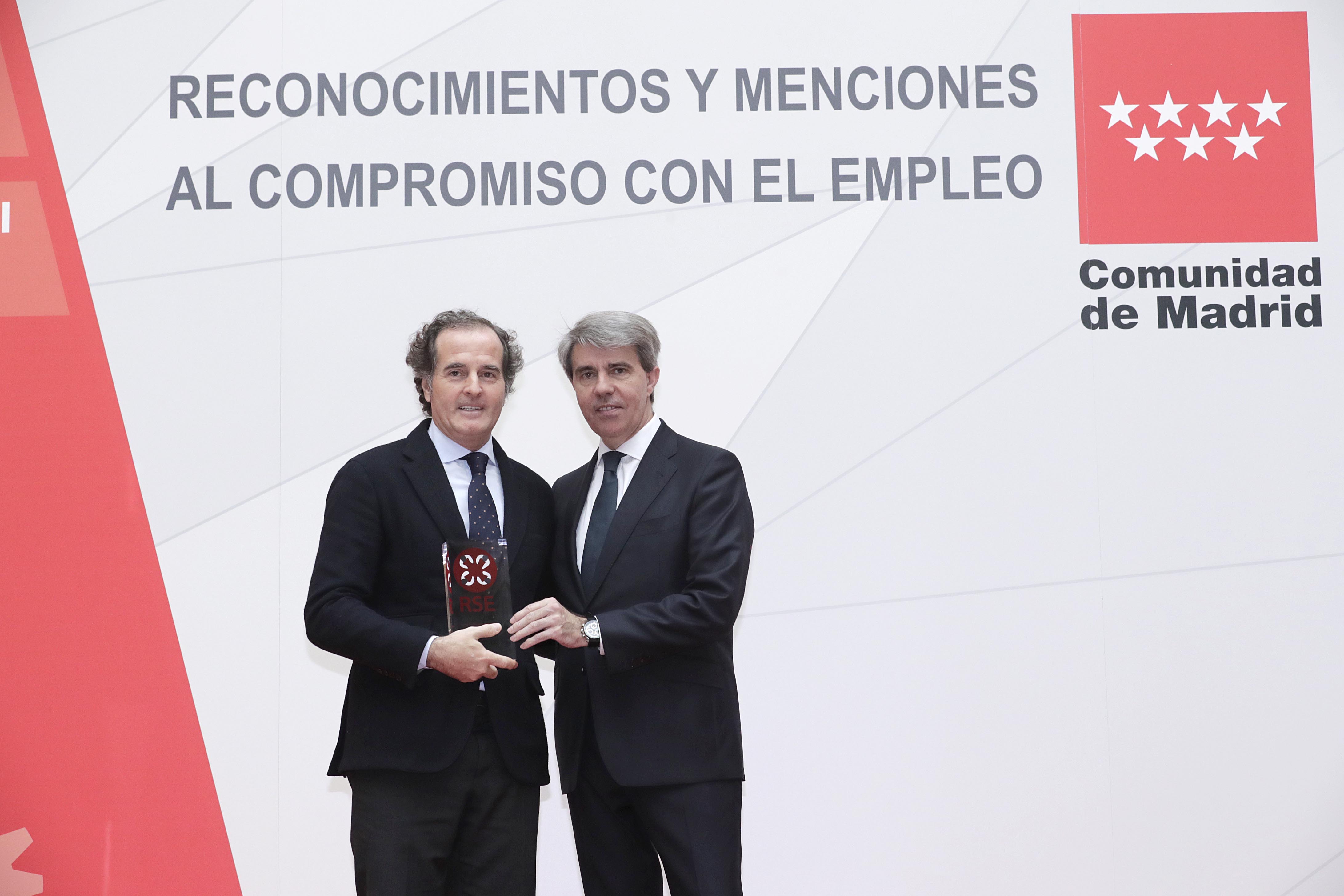 Rafael González-Palenzuela, director de RRHH de MM, con Ángel Garrido, presidente de la CAM.
