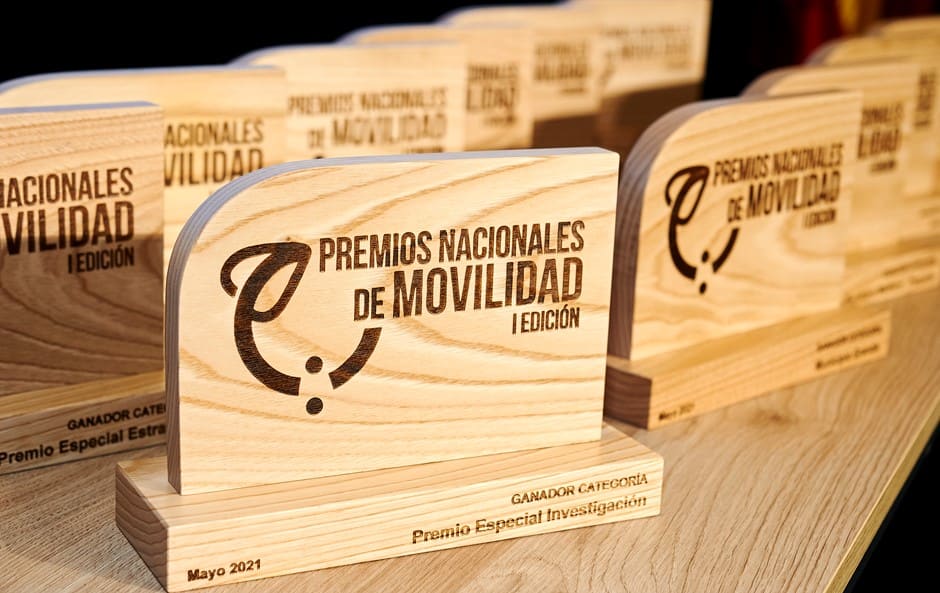 Los trofeos de madera concedidos a las mejores iniciativas de movilidad.