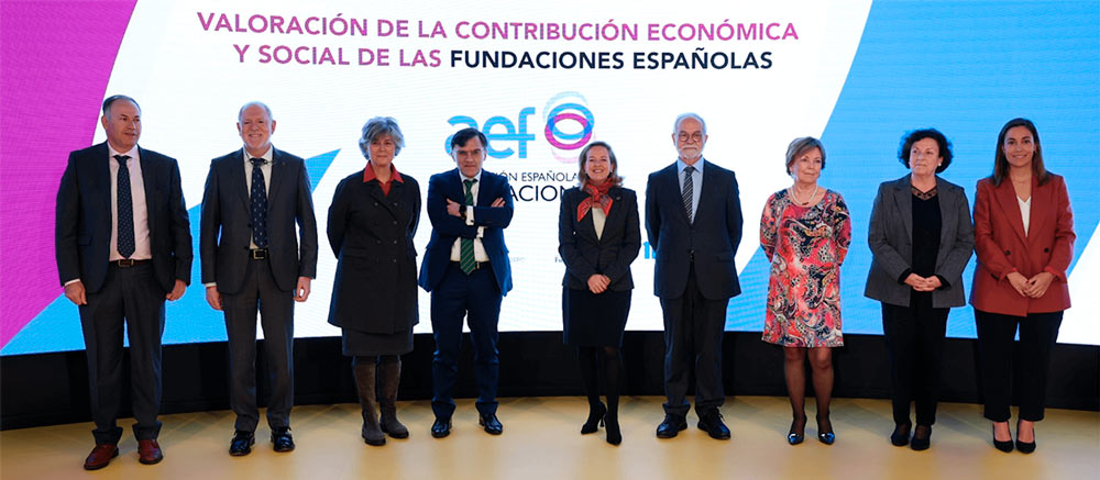 Foto de familia del acto de presentación del informe sobre el impacto económico del sector fundacional. | Foto: AEF. 