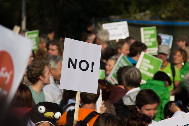 Miles de jóvenes protestan contra el cambio climático.