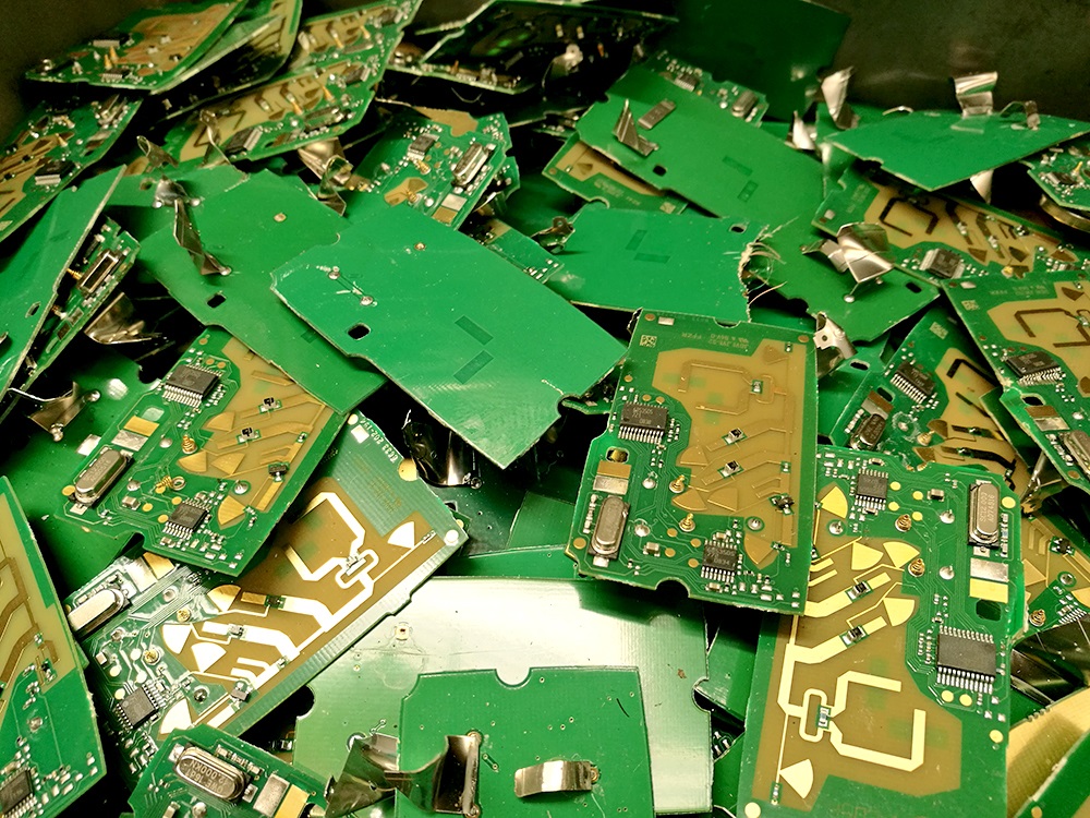 Componentes de teléfonos móviles en una planta de reciclaje (Foto: Ecotic)