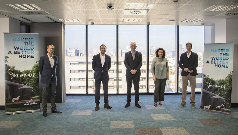 Firma del acuerdo entre Saint-Gobain y Green Building Council España.
