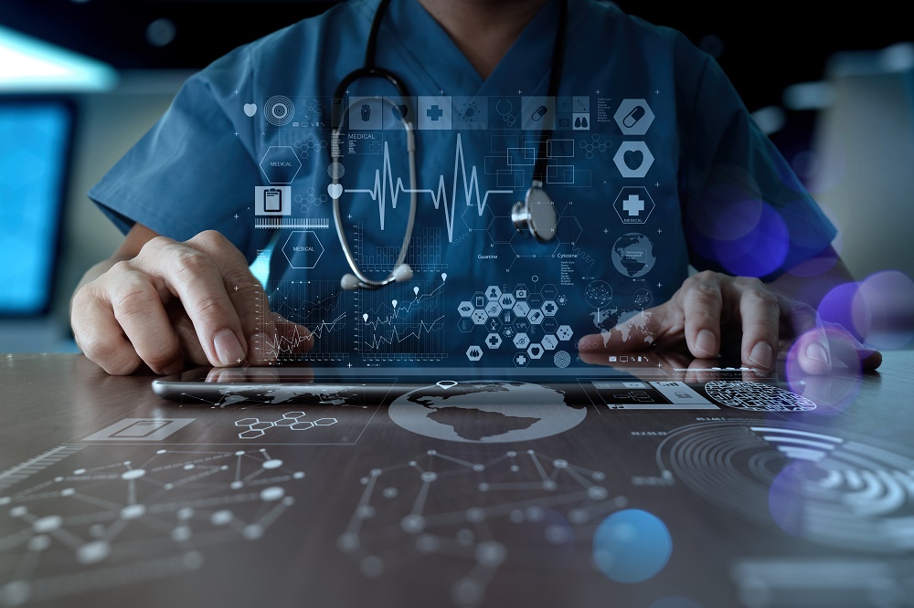 Un grupo multidisciplinar de expertos identifica 10 medidas clave para digitalizar el sistema sanitario.