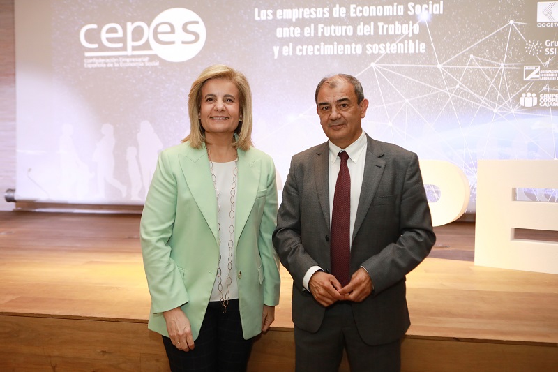 Fátima Báñez, ministra de Empleo, junto al presidente de Cepes, Juan Antonio Pedreño.