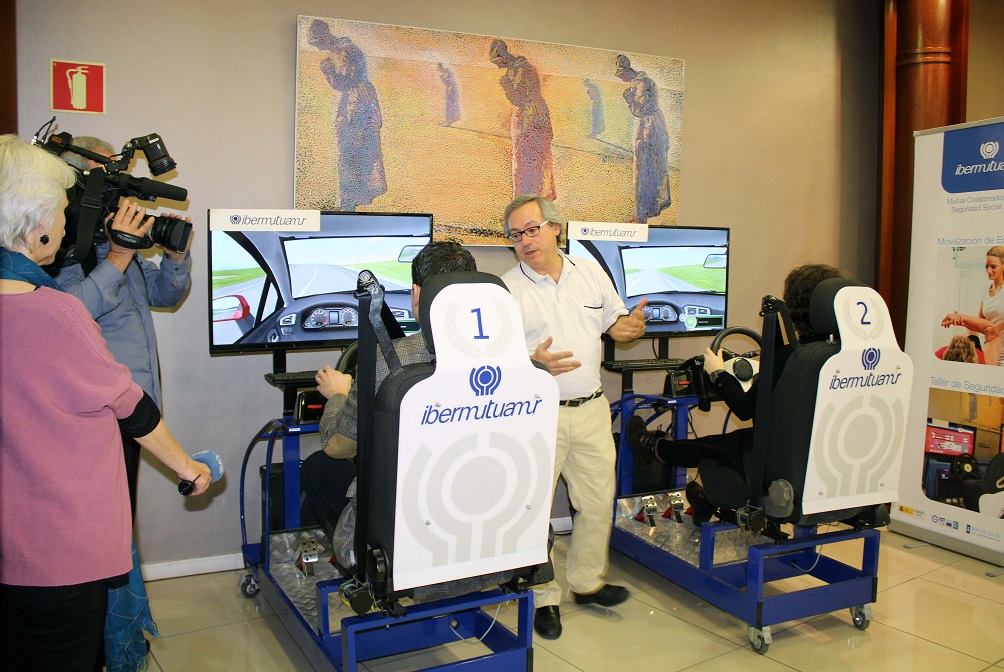 Simulador de conducción 3D en un taller de prevención de accidentes laborales de tráfico de Ibermutuamur.