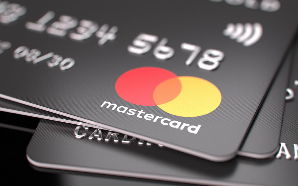 Mastercard apoyará a sus socios emisores en la transición hacia el abandono del PVC.