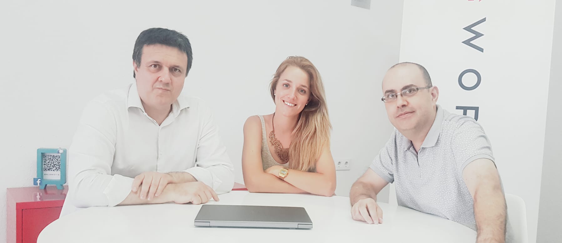 Amèlia Sampere, fundadora de Worketik, junto a Lleonard del Río (derecha) y Jordi Martí.