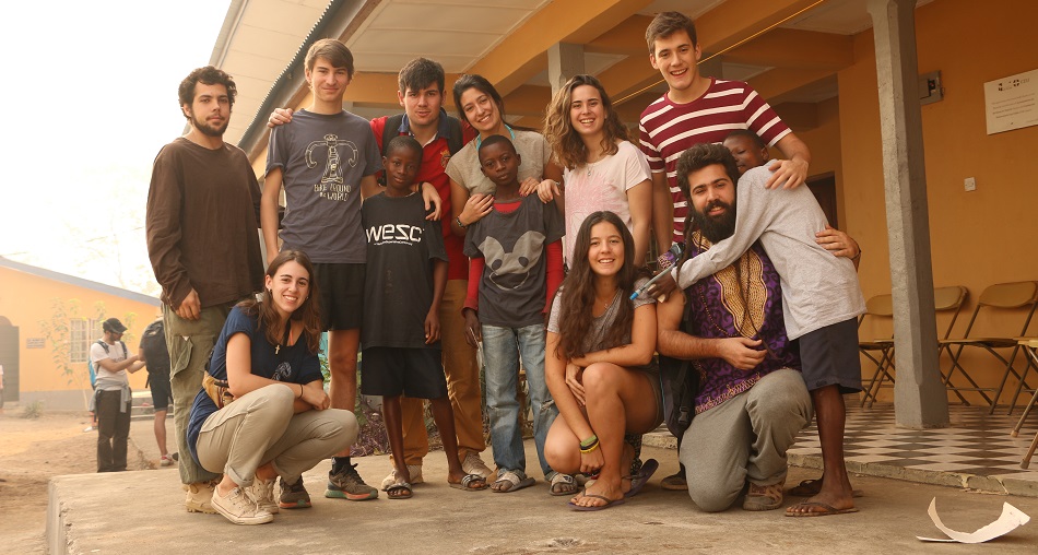 Los estudiantes del CEU-San Pablo han estrechado lazos de amistad y trabajo con la población de Makeni (Foto: Carlos Cámara. Uspceu)