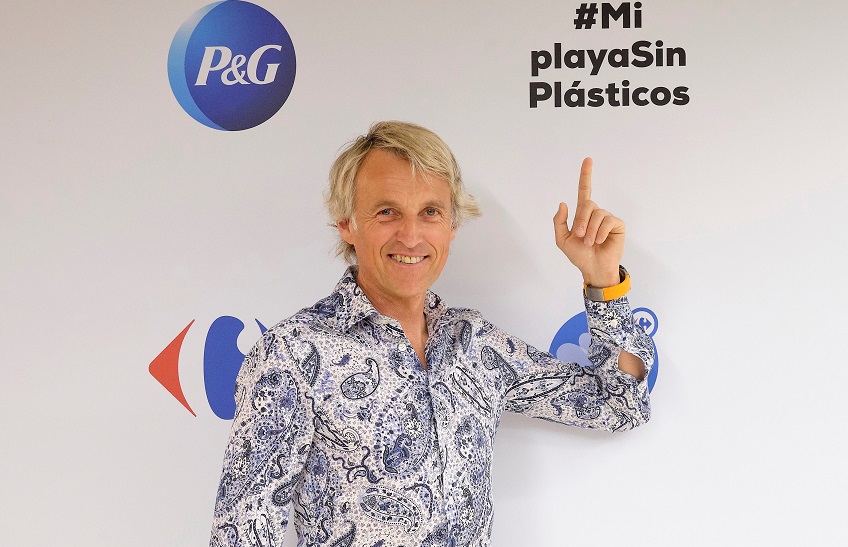 Jesús Calleja es el rostro visible de la campaña #MiPlayaSinPlásticos