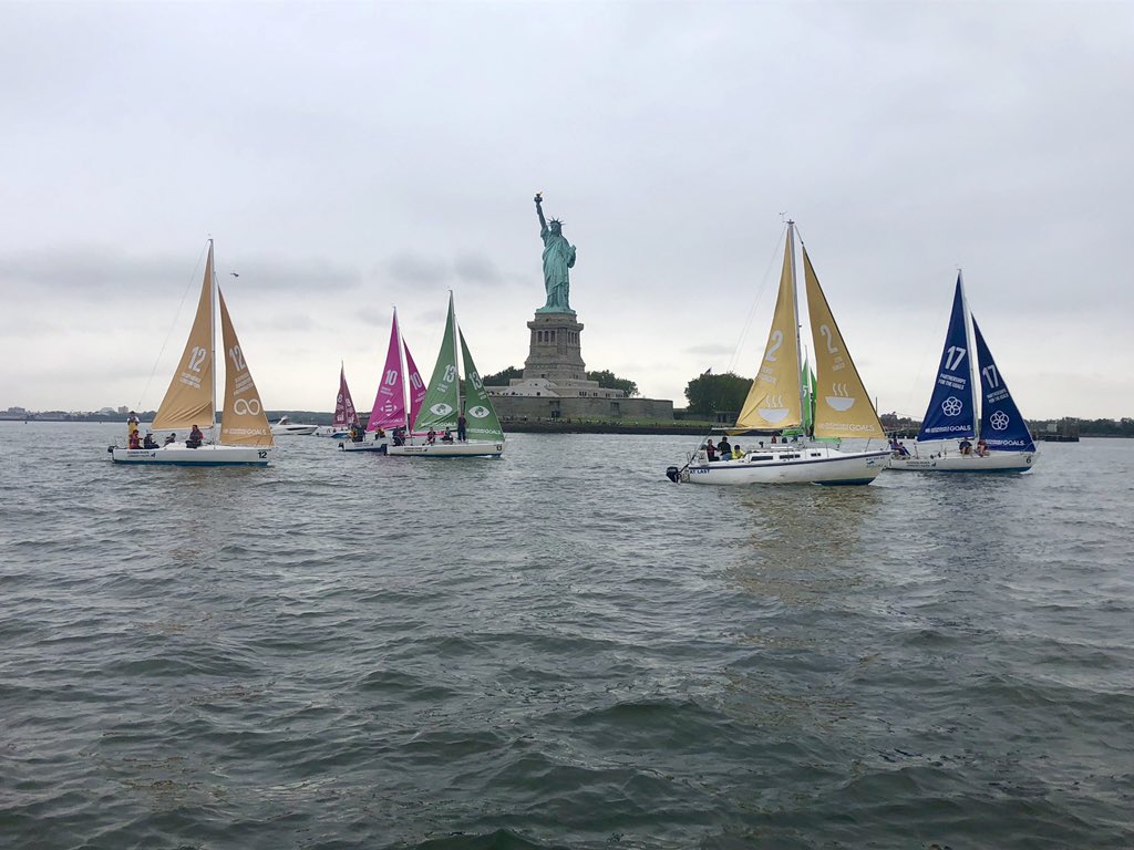 Flotilla de veleros de Naciones Unidas dedicados a los 17 ODS.