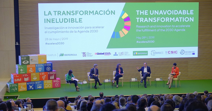 De izquierda a derecha: Leire Pajín, Jeffrey Sachs, Teresa Ribera, Ignacio Galán y Kirsten Dunlop.