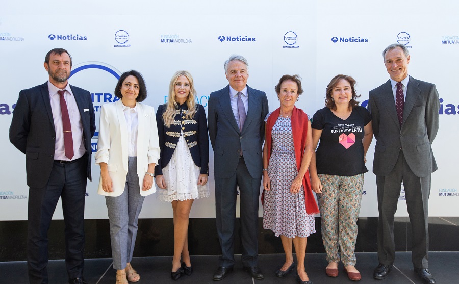 José Luis González, Rebeca Palomo, Ángeles Carmona, Ignacio Garralda, Pilar Martín, Ana Bella Estévez, y Silvio González.