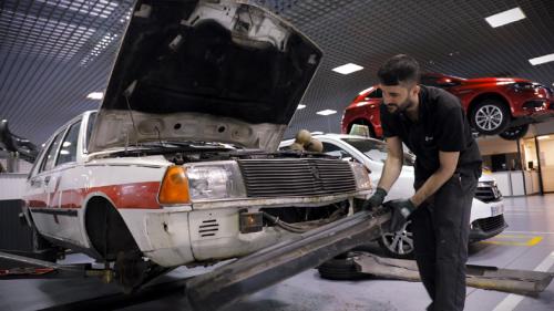 36 empleados de Renault han dedicado más de 200 horas de su tiempo libre a restaurar completamente el coche.