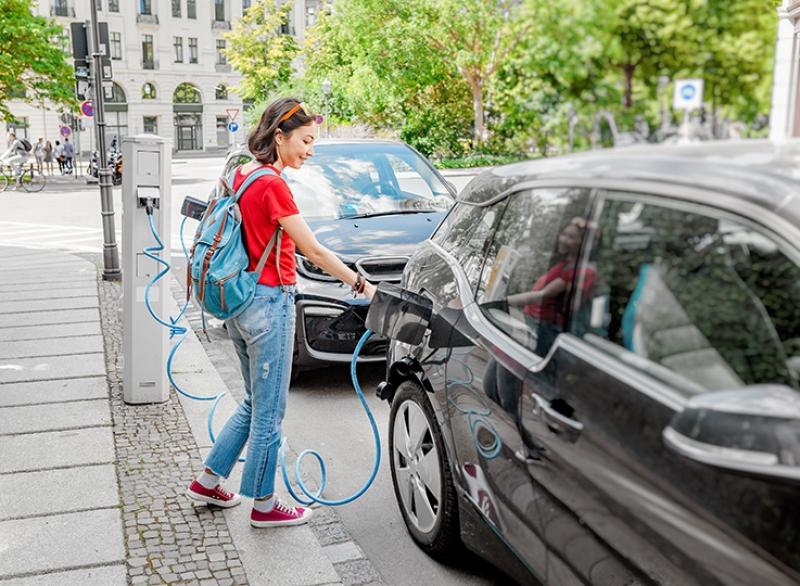 Algunas grandes poblaciones proyectan dar ayudas al transporte con bajas emisiones.