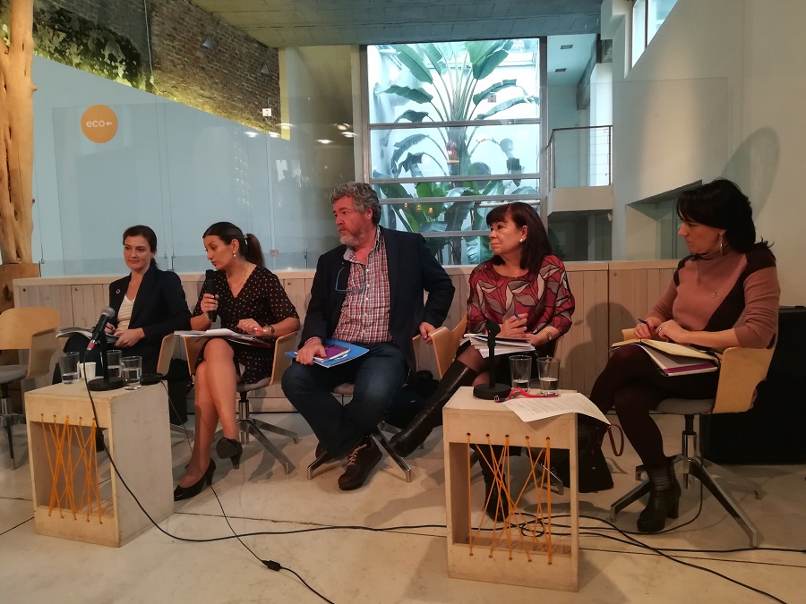 De izda. a dcha.: Valentina Martínez (PP), Sara Giménez (C's), Juantxo López Uralde (Unidas Podemos), Cristina Narbona (PSOE), y Cristina Monge (Futuro en Común). 