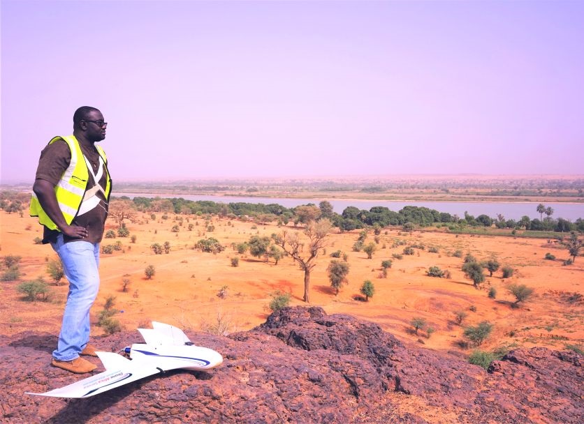 Aziz Kountche, ingeniero autodidacta que ayuda con sus drones a Acnur en los campos de refugiados de Níger