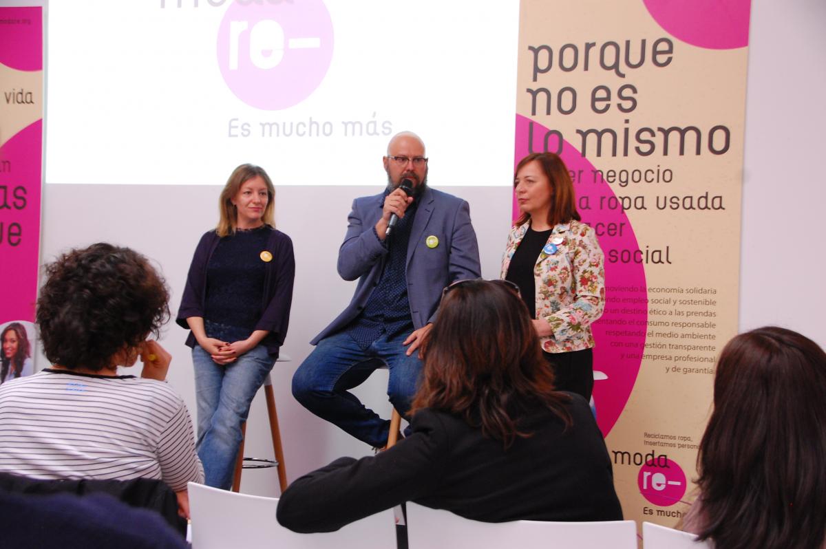 Natalia Peiro, Rubén Requena y Ana María Girón, en la rueda de prensa (Foto: I. Cubillo - Cáritas Española).
