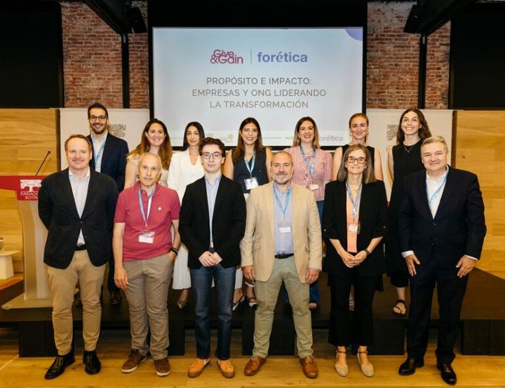 Foto de familia de los participantes del evento Give & Gain.