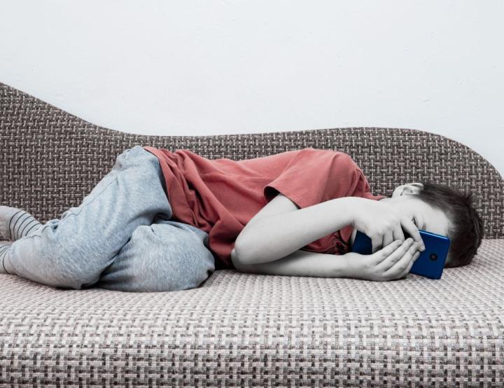 El 69% de los niños utiliza pantallas hasta seis horas por semana.