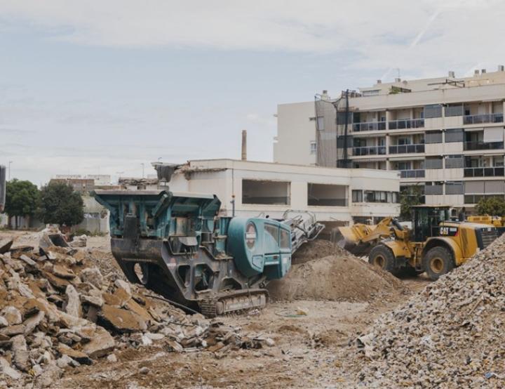 Imagen de las tareas de reconstrucción que continúan un año después de la dana de 2024. © Fundación "la Caixa".