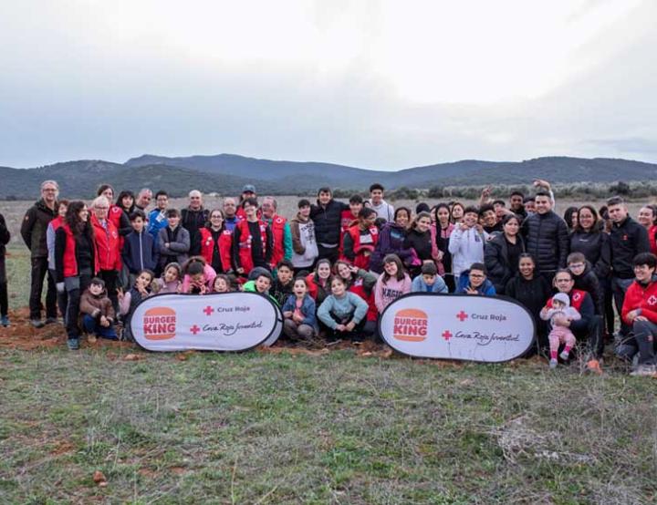 En la jornada de reforestación, se incorporaron 150 ejemplares de especies autóctonas de la zona.