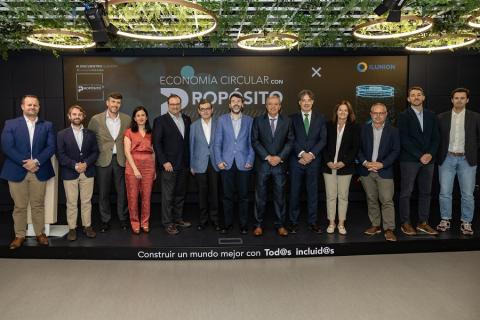 Los participantes en las mesas redondas sobre los retos y oportunidades en la economía circular.