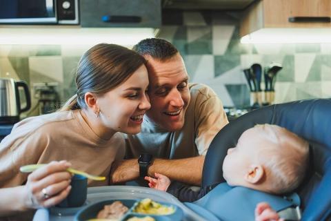 Hay familias que no tiene dinero para actividades extraescolares, que no pueden aportar pañales o toallitas al colegio o la guardería, y que no pueden pagar el comedor a sus hijos.