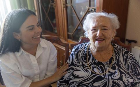 Cerca de 5 millones de personas en España viven solas,y más de 2 millones son mayores de 65 años.